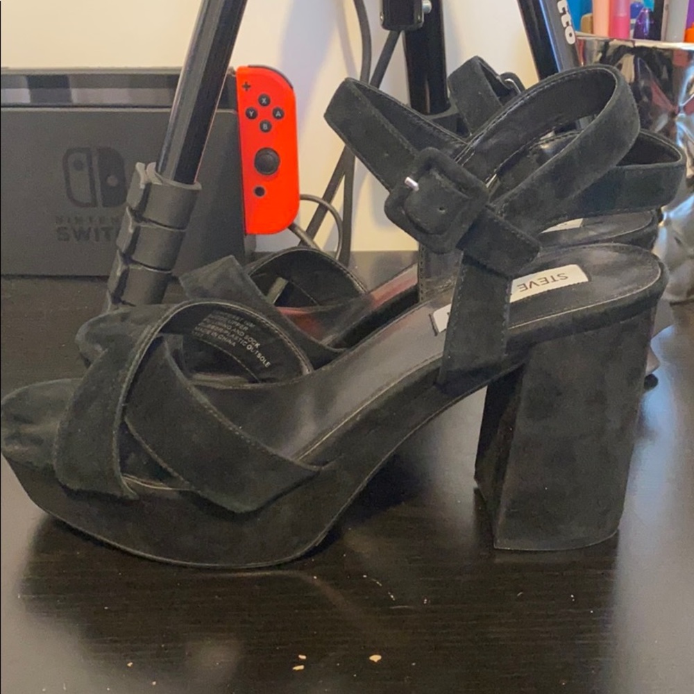 Heels - Picture 2 of 5